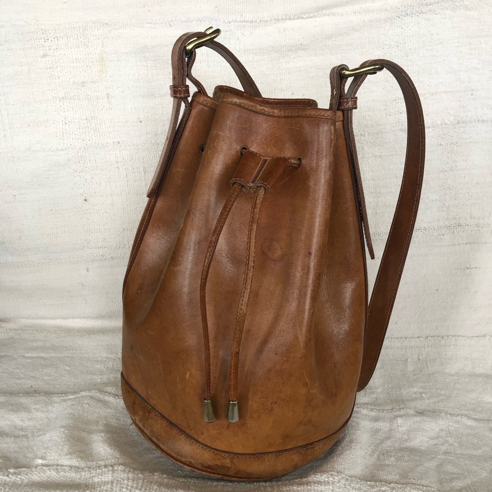 VINTAGE G.H.BASS & CO. LEATHER BUCKET BAG